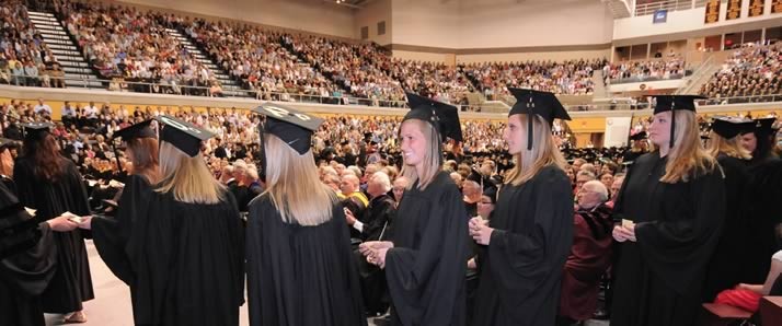 Commencement honors 955 graduates