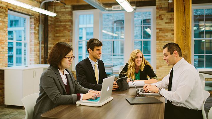 Students consulting a business through CAP