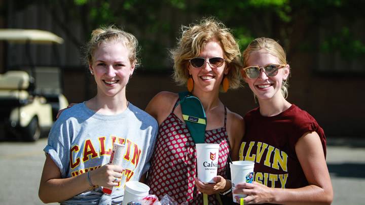 Calvin students and parents together, smiling